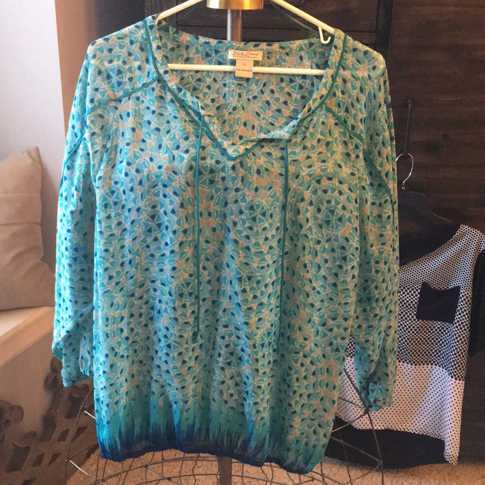Ladies beautiful long sleeved blouse